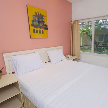 Cengkareng Transit Hotel Tangerang Exterior photo