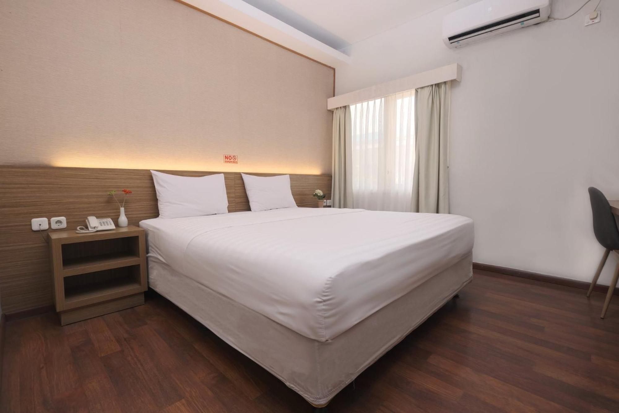 Cengkareng Transit Hotel Tangerang Exterior photo
