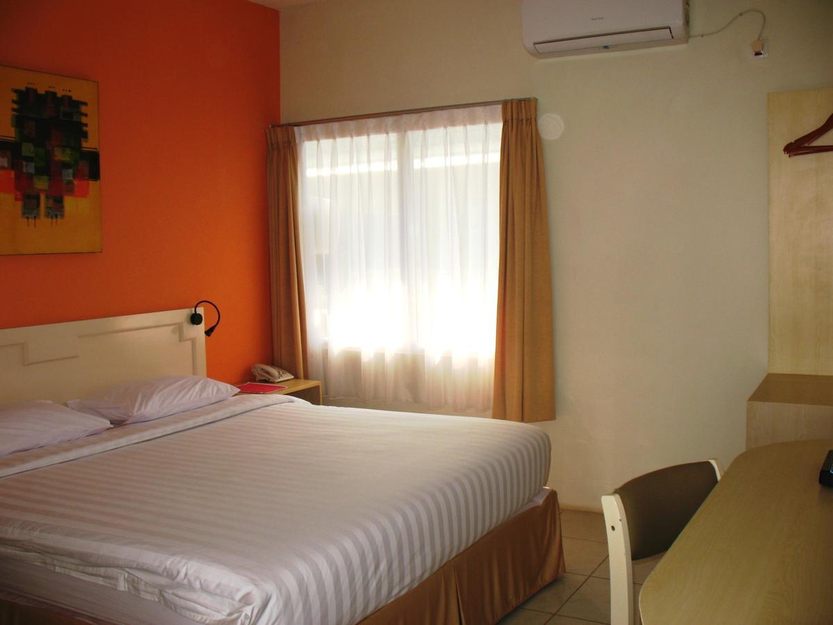 Cengkareng Transit Hotel Tangerang Exterior photo