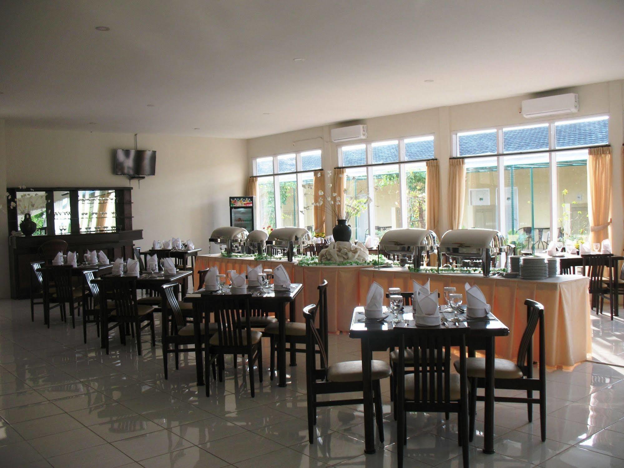 Cengkareng Transit Hotel Tangerang Exterior photo