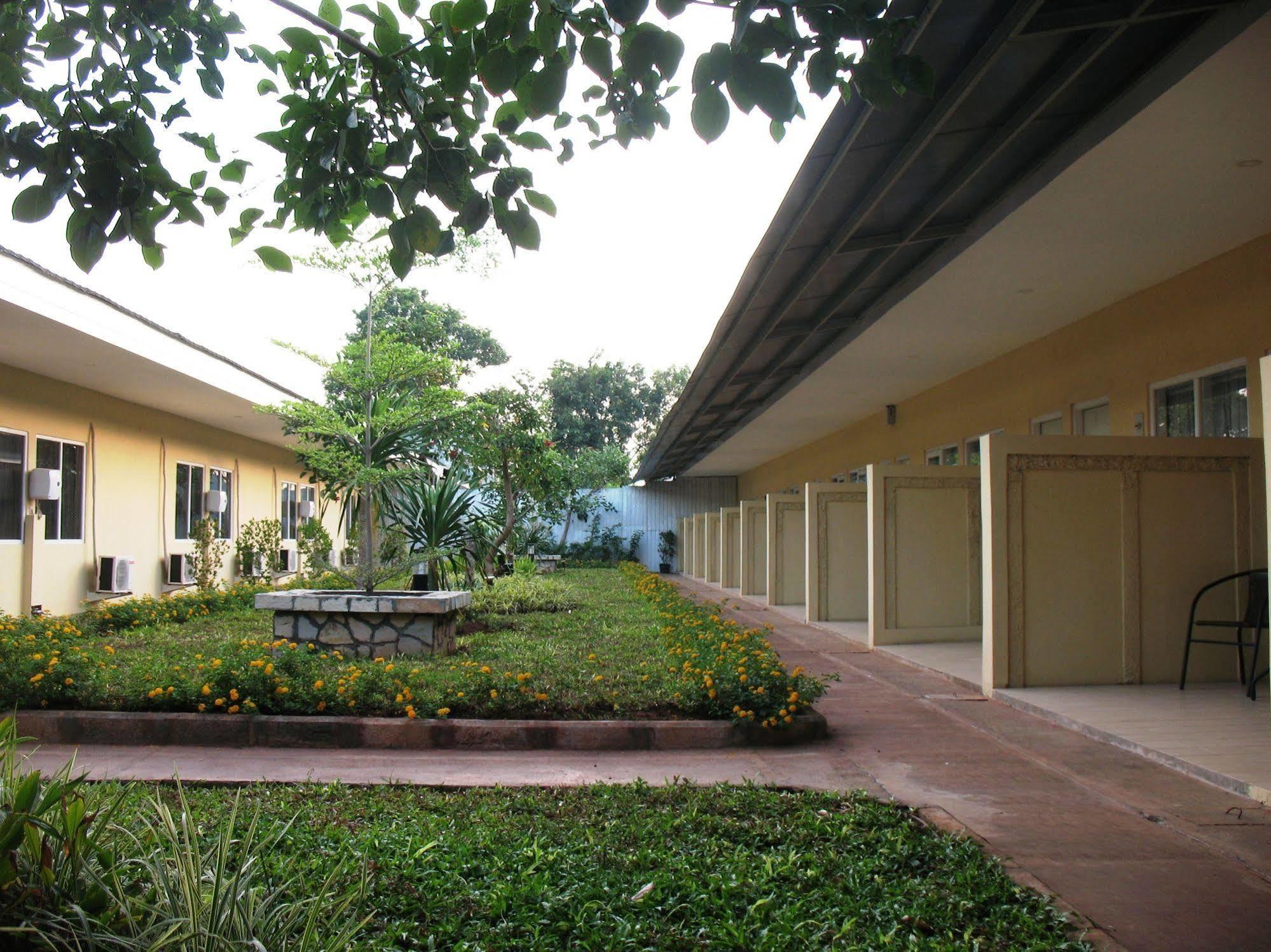 Cengkareng Transit Hotel Tangerang Exterior photo